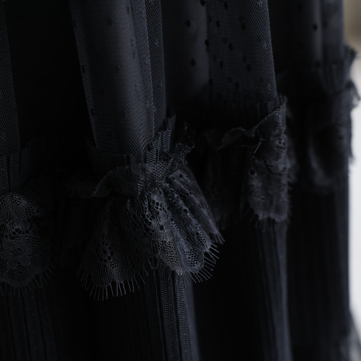 11月上旬お届け予定『Dot&pleats tulle』Tiered skirt【全3色】の画像