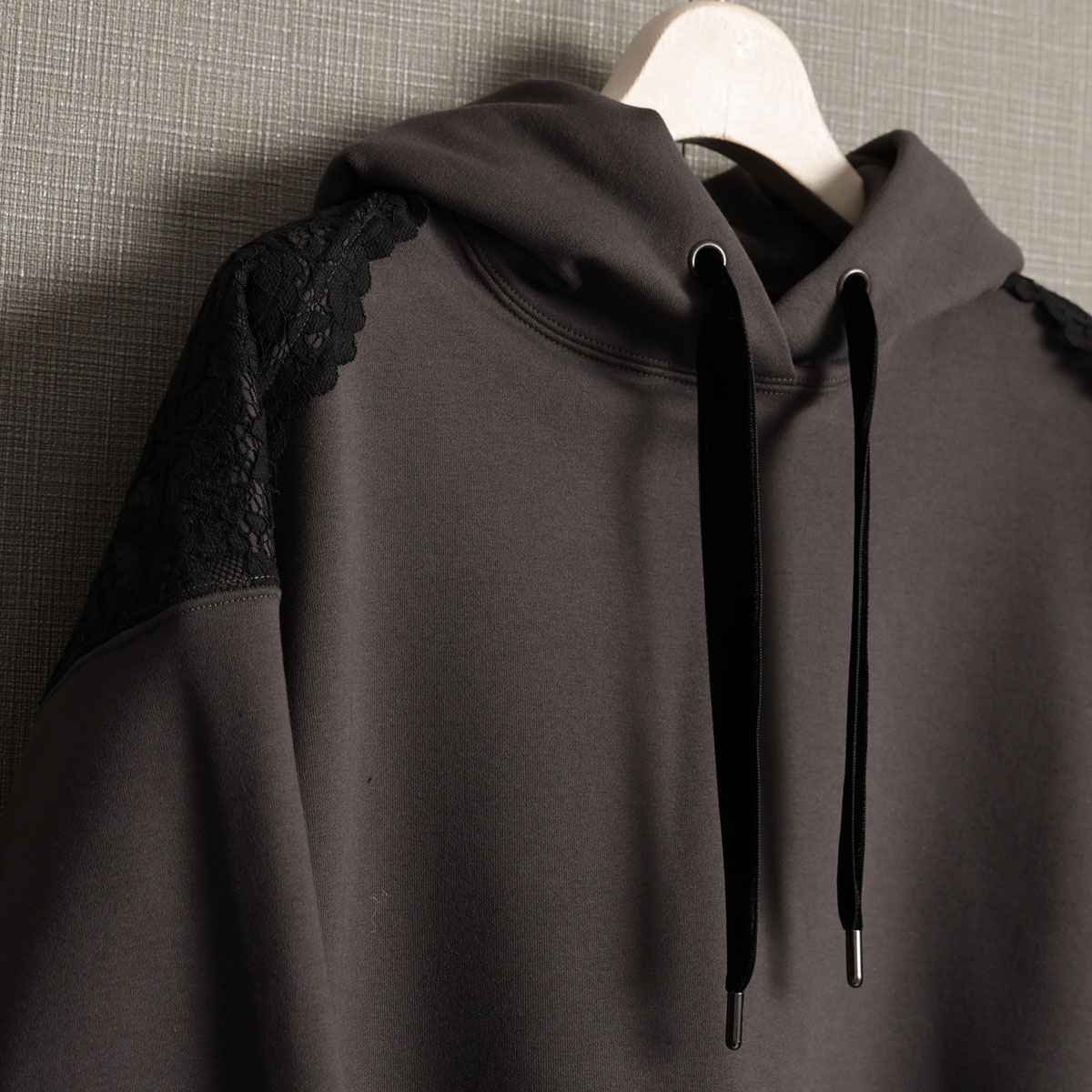 11月上旬届け予定『Back lace 』 Hoodie【全2色】の画像