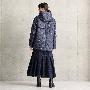 12月下旬お届け予定『The happy prince quilt』 Hoodie coat【全2色】の画像