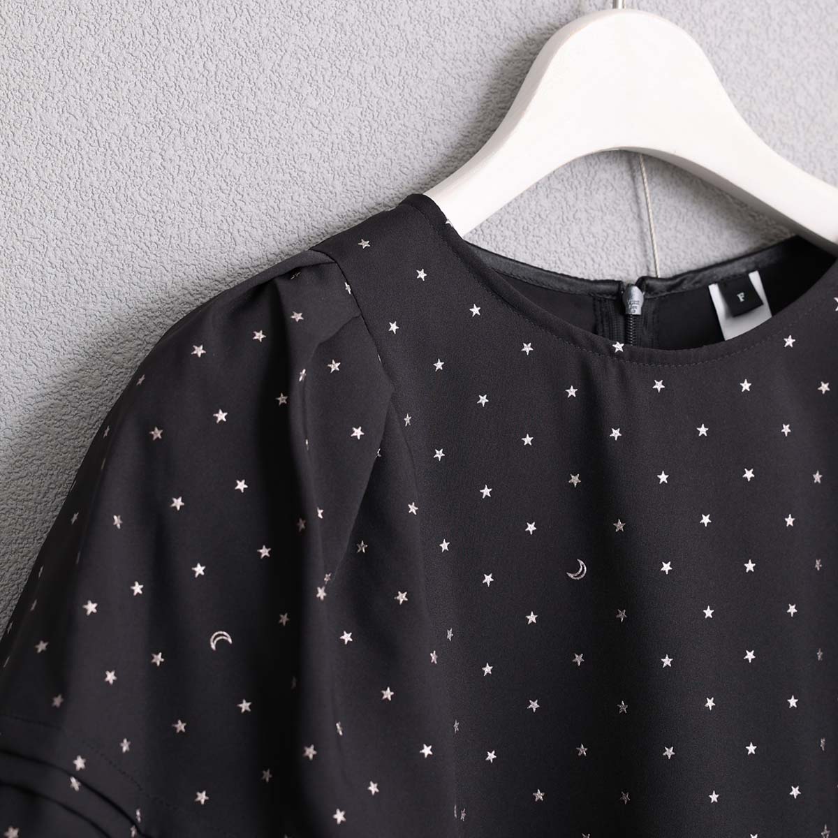 4月中旬～下旬お届け予定『Stella dot light』 Volume sleeve blouse 【全2色】の画像