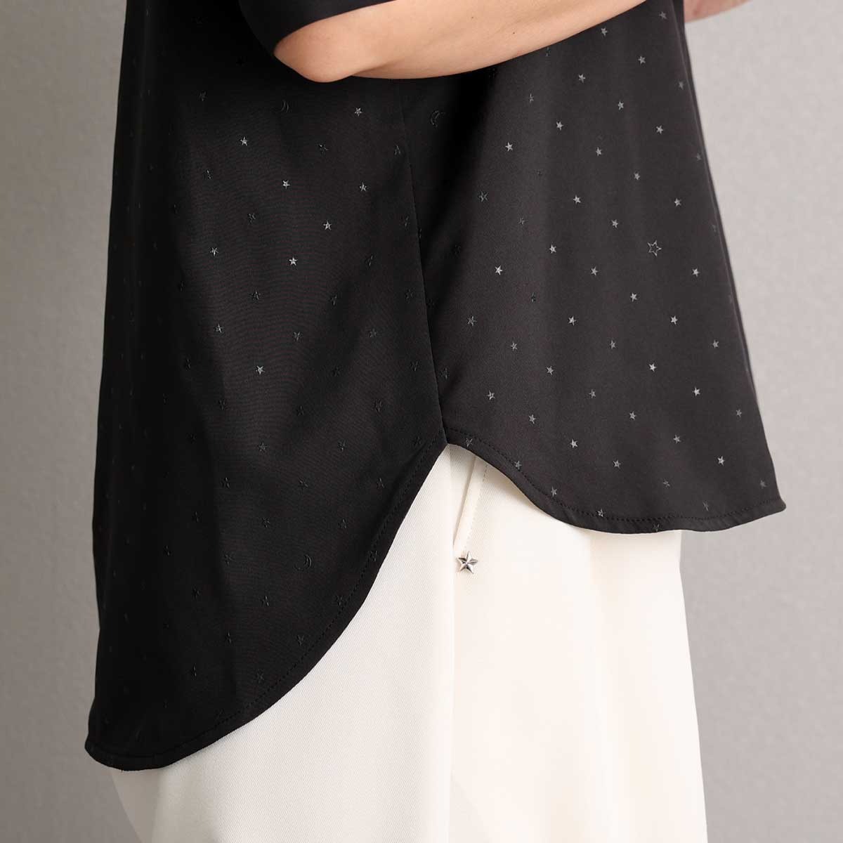 4月中旬～下旬お届け予定『Stella dot light』 Volume sleeve blouse 【全2色】の画像