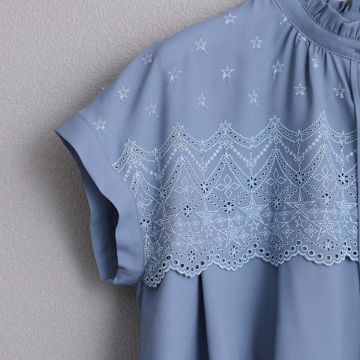 5月中旬～下旬お届け予定『Stella scallop』 french sleeve blouse【全3色】の画像