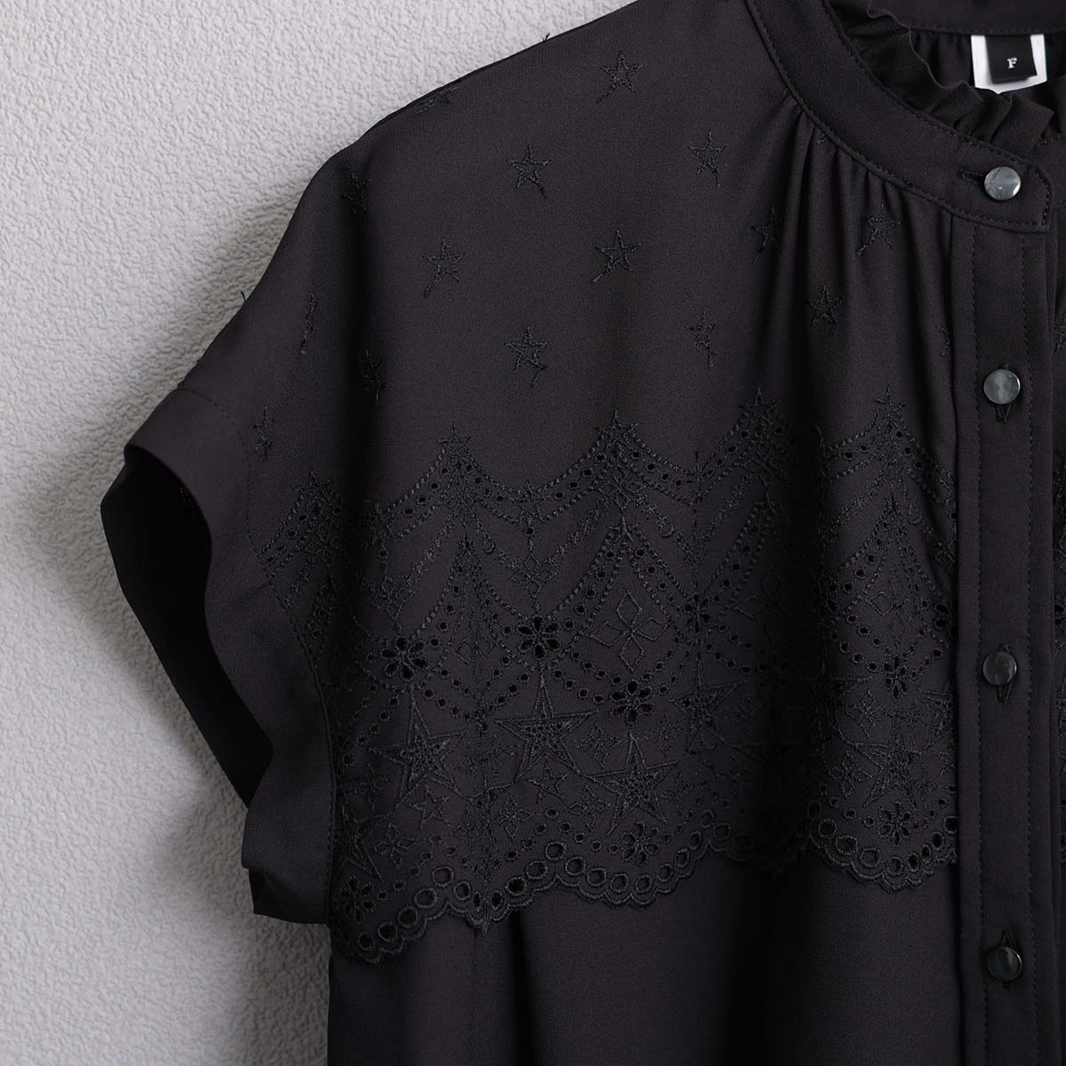 5月中旬～下旬お届け予定『Stella scallop』 french sleeve blouse【全3色】の画像