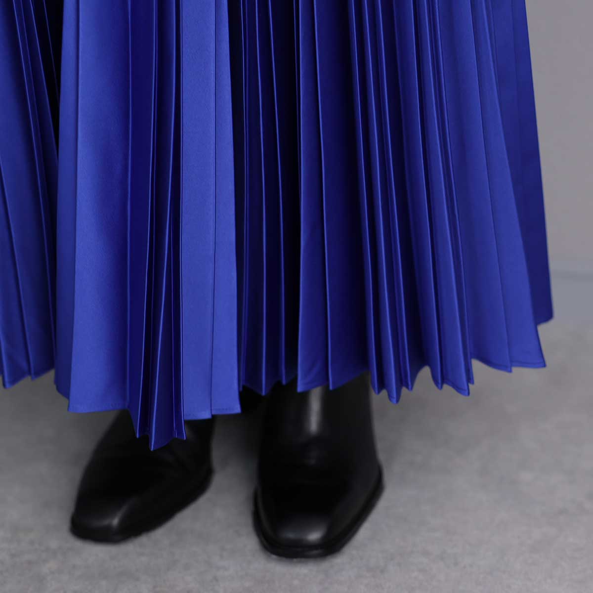 『Function satin pleats』 long skirt SAPPHIREの画像