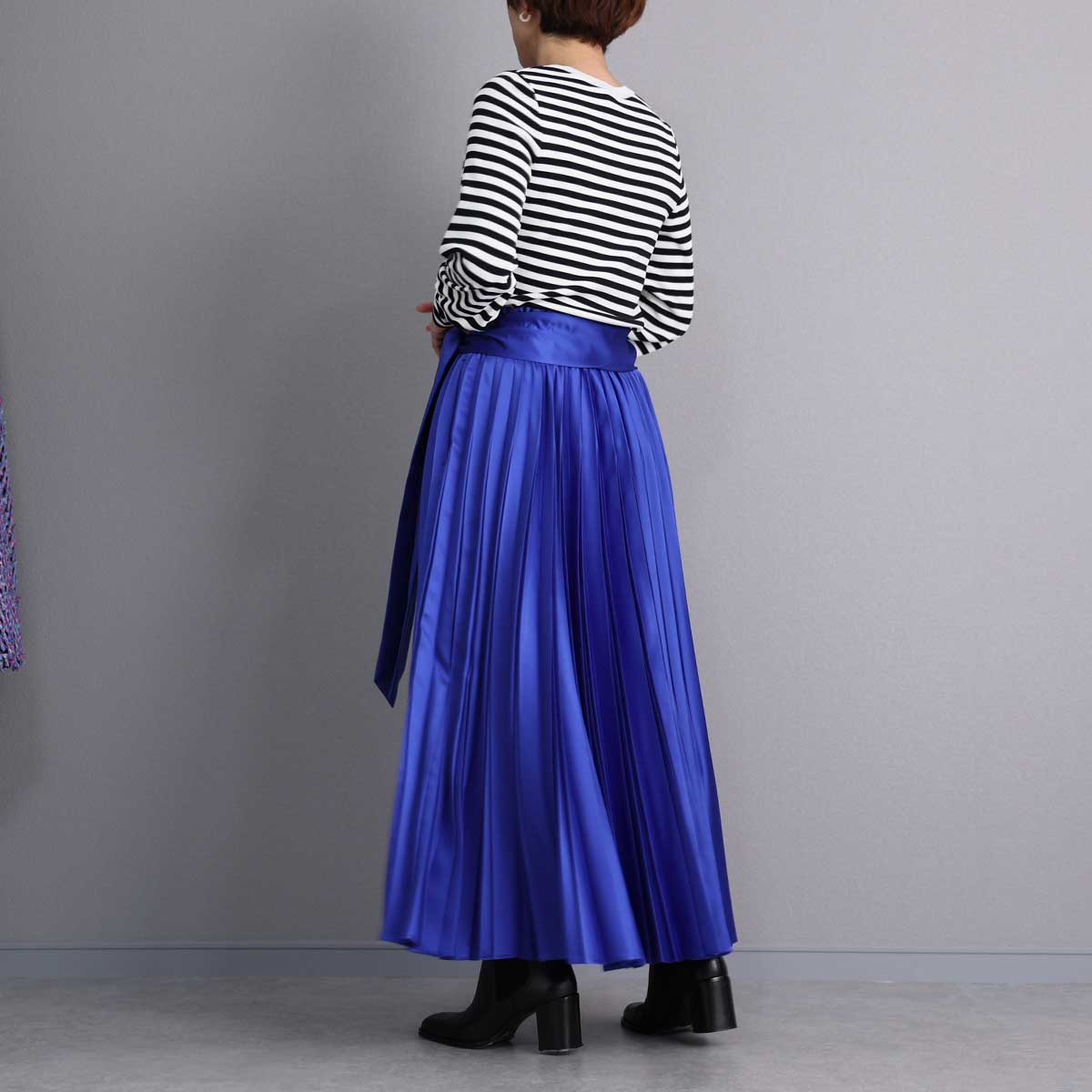 『Function satin pleats』 long skirt SAPPHIREの画像