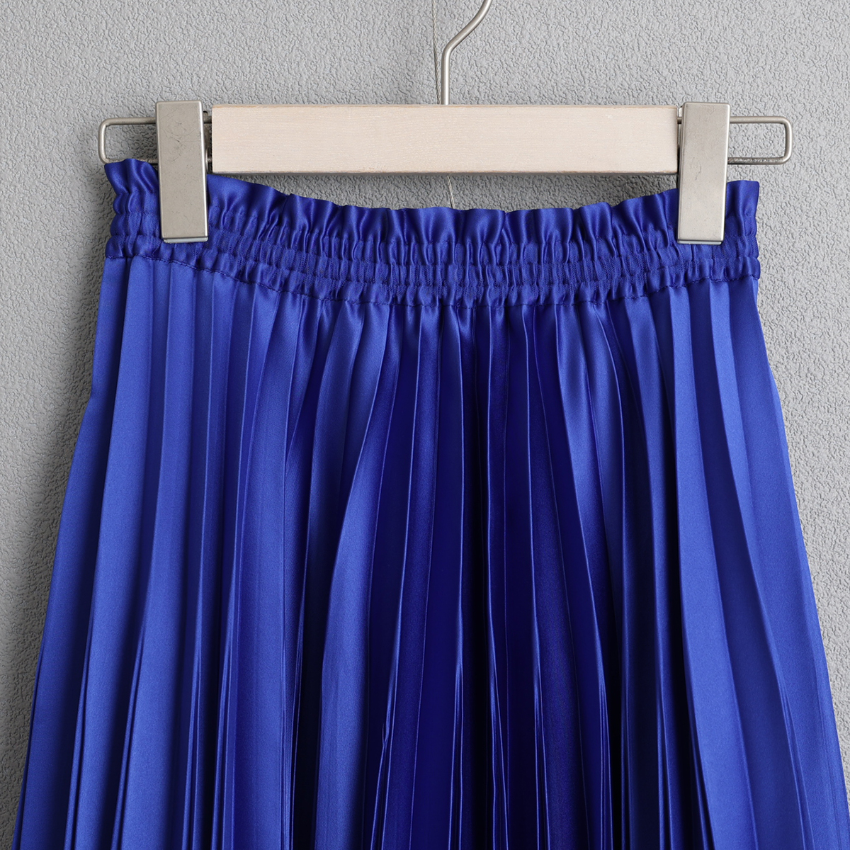 『Function satin pleats』 long skirt SAPPHIREの画像