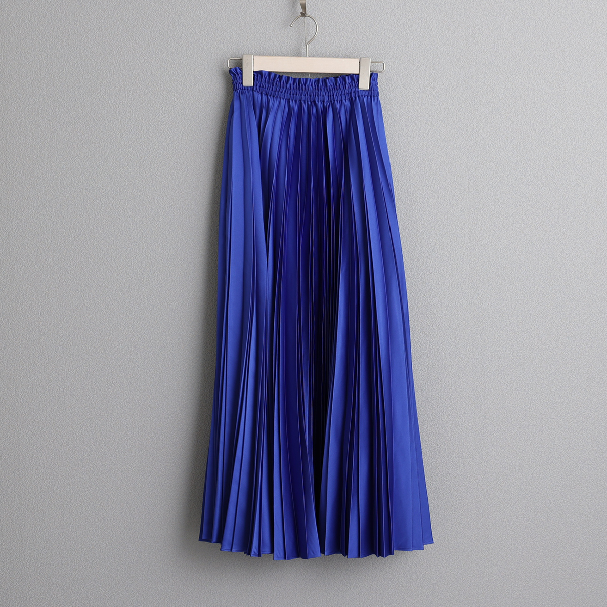 『Function satin pleats』 long skirt SAPPHIREの画像