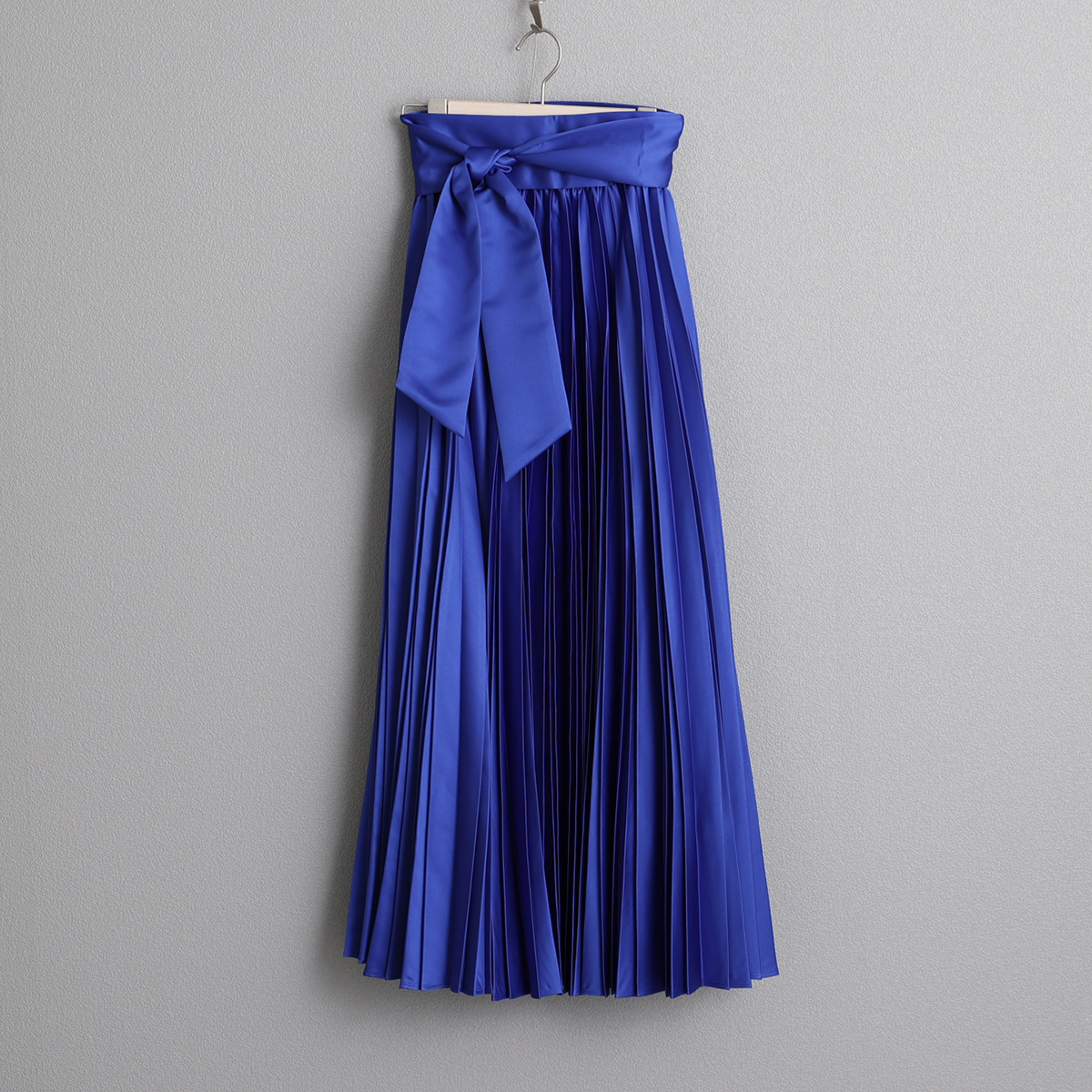 『Function satin pleats』 long skirt SAPPHIREの画像