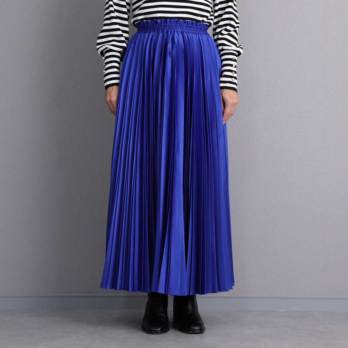 『Function satin pleats』 long skirt SAPPHIREの画像