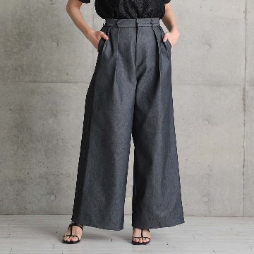 4月上旬お届け予定『Dress Denim』 Tuck pants BLACKの画像