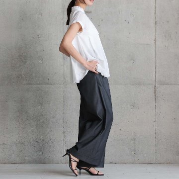 4月上旬お届け予定『Dress Denim』 Tuck pants BLACKの画像