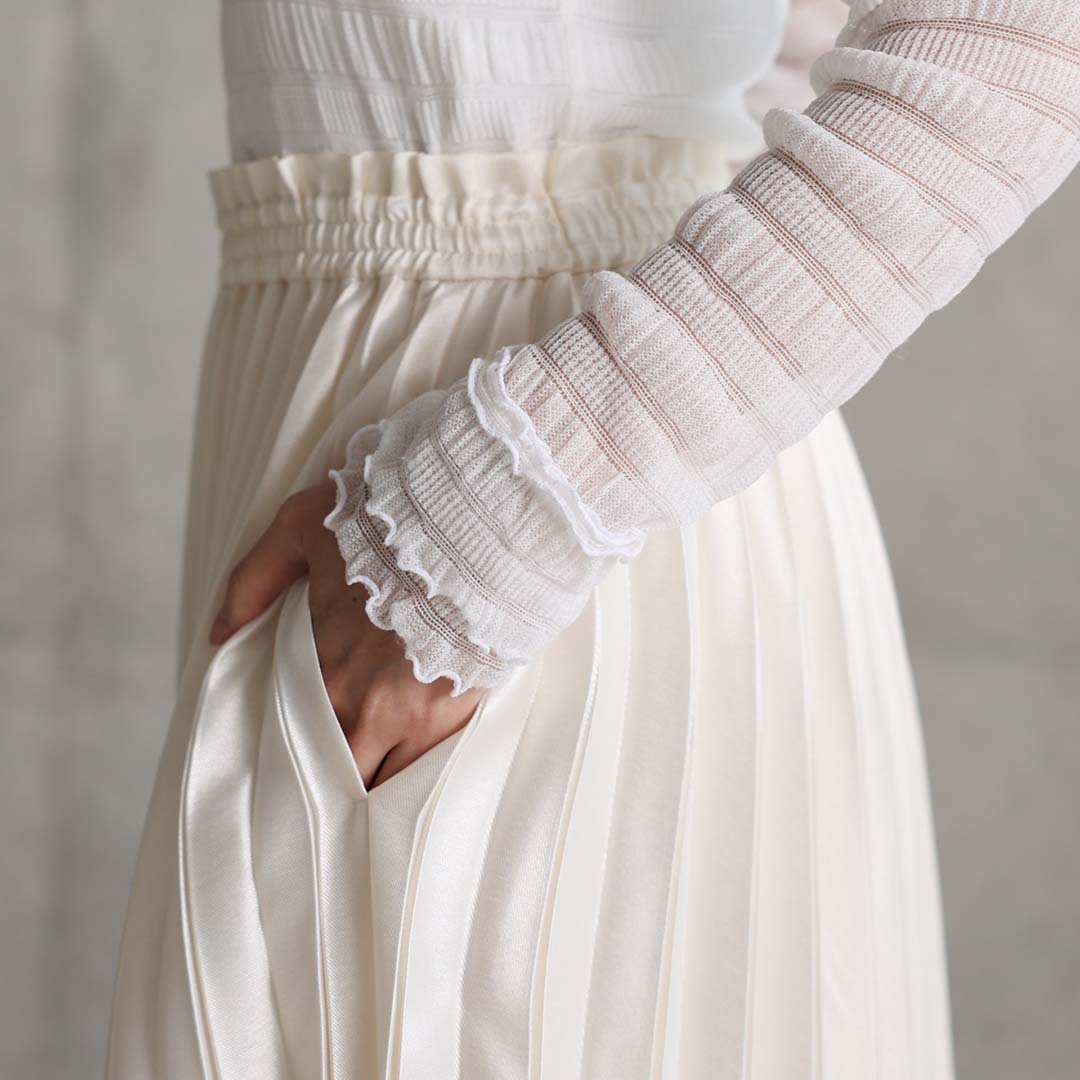 ３月上旬お届け予定 『Inflexion pleats』 Long skirt ECRUの画像