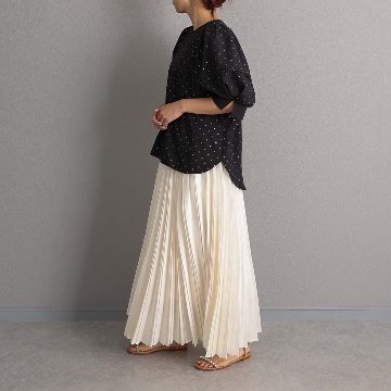 ３月上旬お届け予定 『Inflexion pleats』 Long skirt ECRUの画像