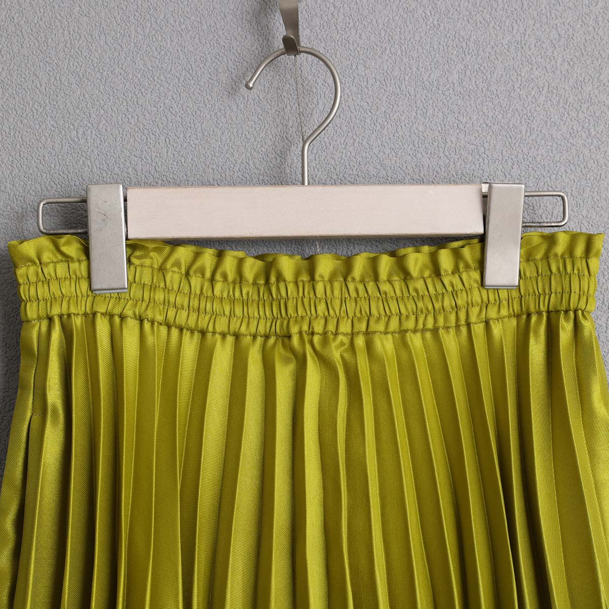 ３月上旬お届け予定 『Inflexion pleats』 Long skirt YELLOWの画像