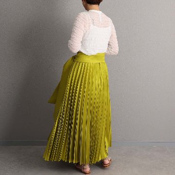 ３月上旬お届け予定 『Inflexion pleats』 Long skirt YELLOWの画像