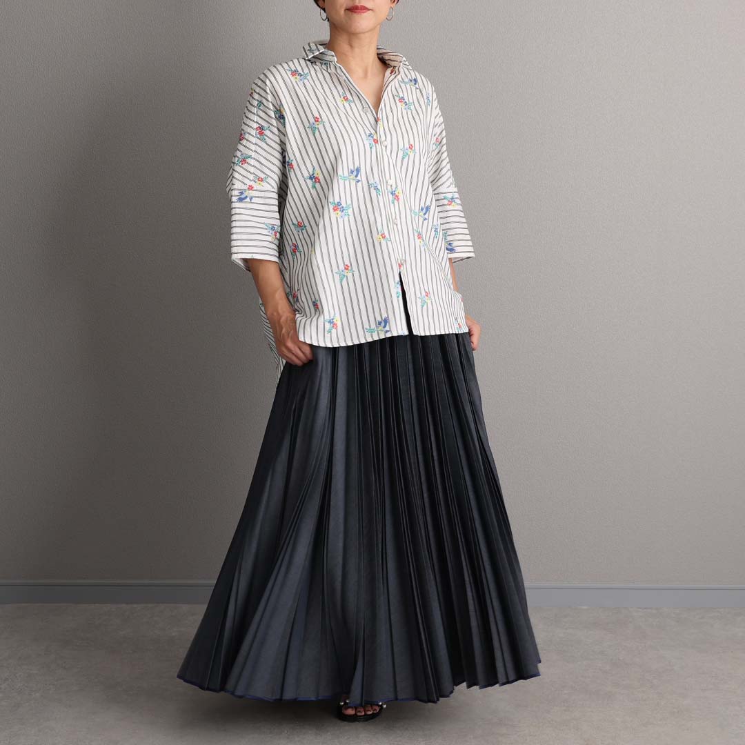 ３月上旬お届け予定 『Inflexion pleats』 Long skirt NAVY DENIMの画像