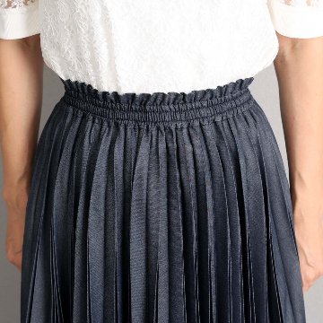 ３月上旬お届け予定 『Inflexion pleats』 Long skirt NAVY DENIMの画像