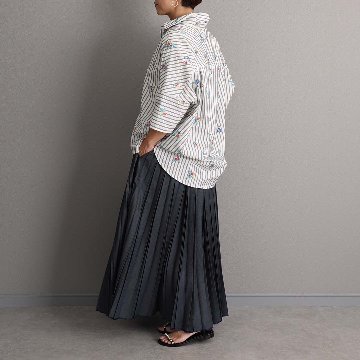 ３月上旬お届け予定 『Inflexion pleats』 Long skirt NAVY DENIMの画像