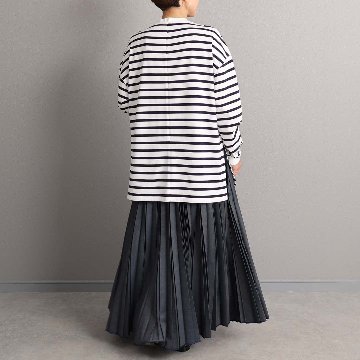 ３月上旬お届け予定 『Inflexion pleats』 Long skirt NAVY DENIMの画像