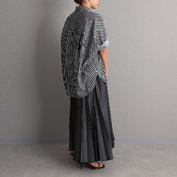 ３月上旬お届け予定 『Inflexion pleats』 Long skirt BLACK DENIMの画像