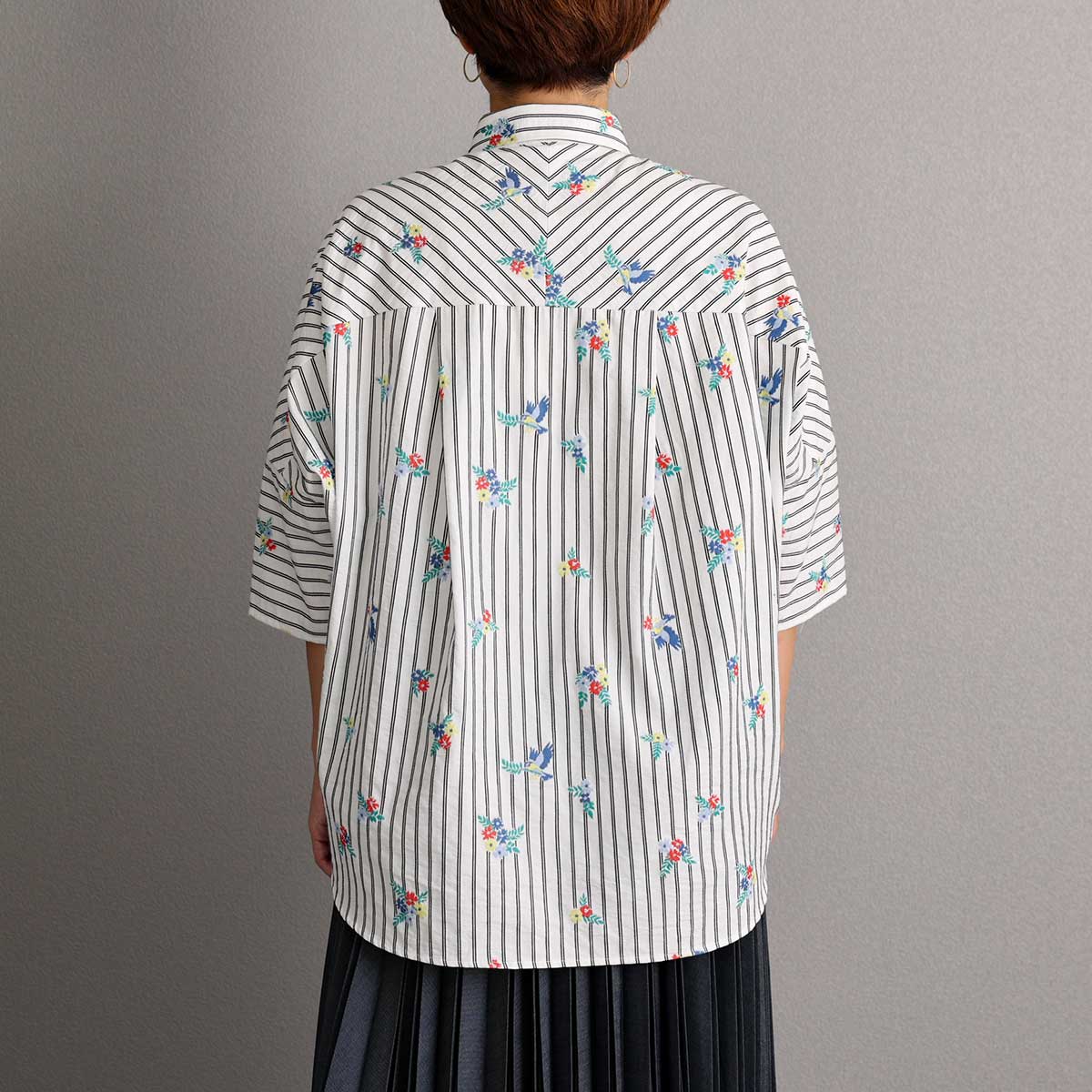 5月上旬お届け予定『Robin stripe』 Relax shirts WHITEの画像