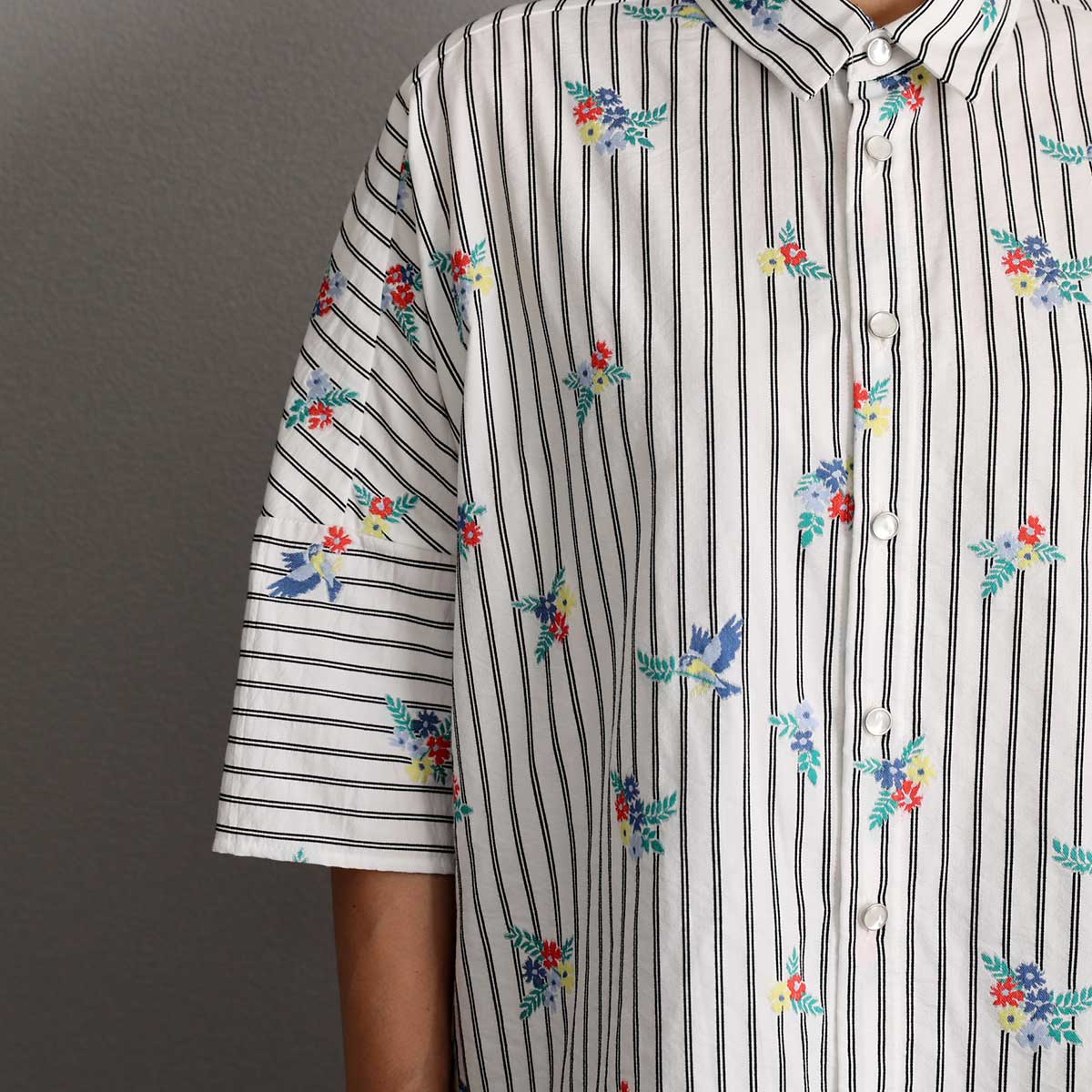 5月上旬お届け予定『Robin stripe』 Relax shirts WHITEの画像