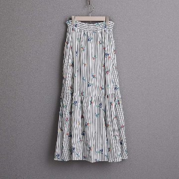 ５月上旬お届け予定『Robin stripe』 Tiered skirt WHITEの画像