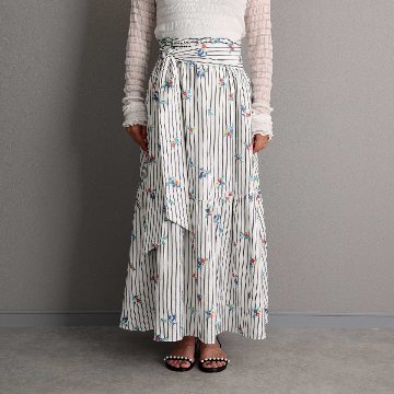 ５月上旬お届け予定『Robin stripe』 Tiered skirt WHITEの画像