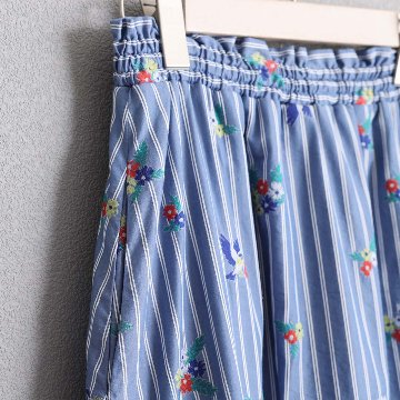 ５月上旬お届け予定『Robin stripe』 Tiered skirt BLUEの画像