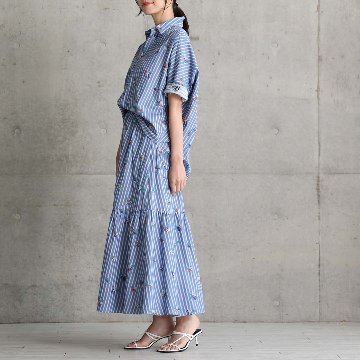 ５月上旬お届け予定『Robin stripe』 Tiered skirt BLUEの画像