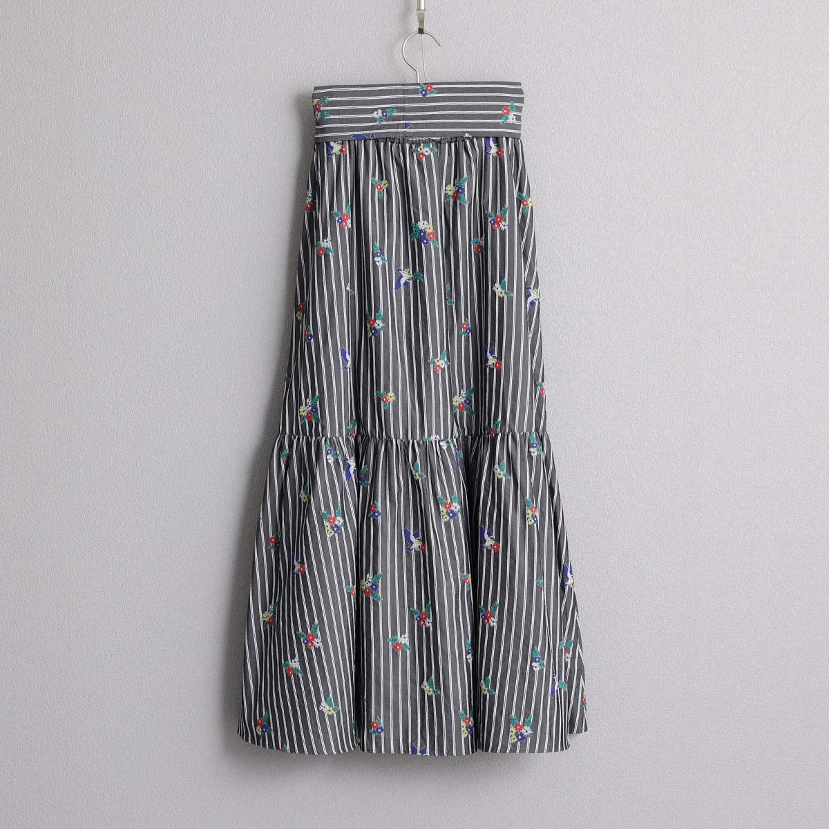 ５月上旬お届け予定『Robin stripe』 Tiered skirt BLACKの画像