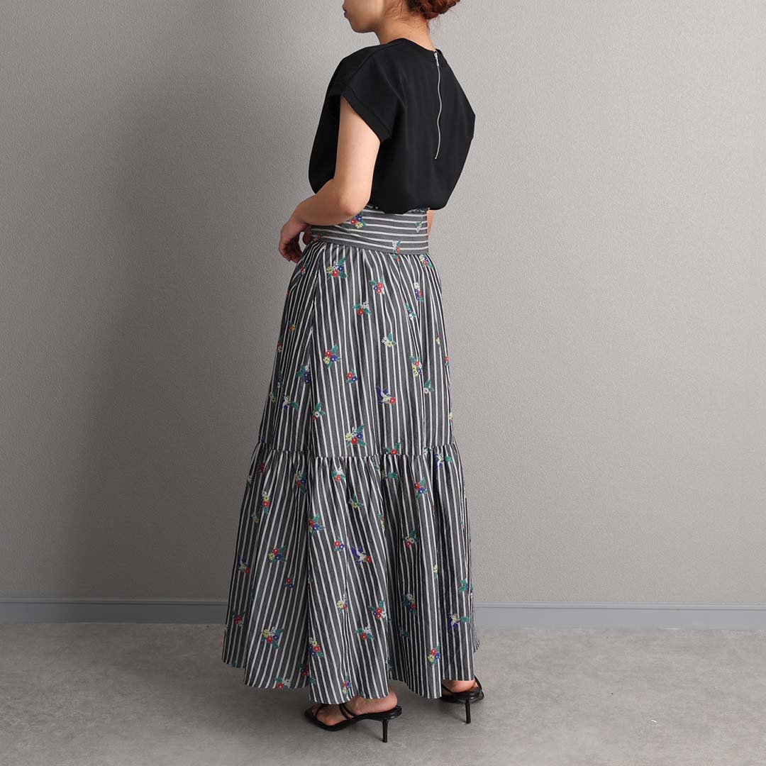 ５月上旬お届け予定『Robin stripe』 Tiered skirt BLACKの画像