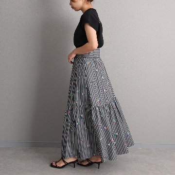 ５月上旬お届け予定『Robin stripe』 Tiered skirt BLACKの画像