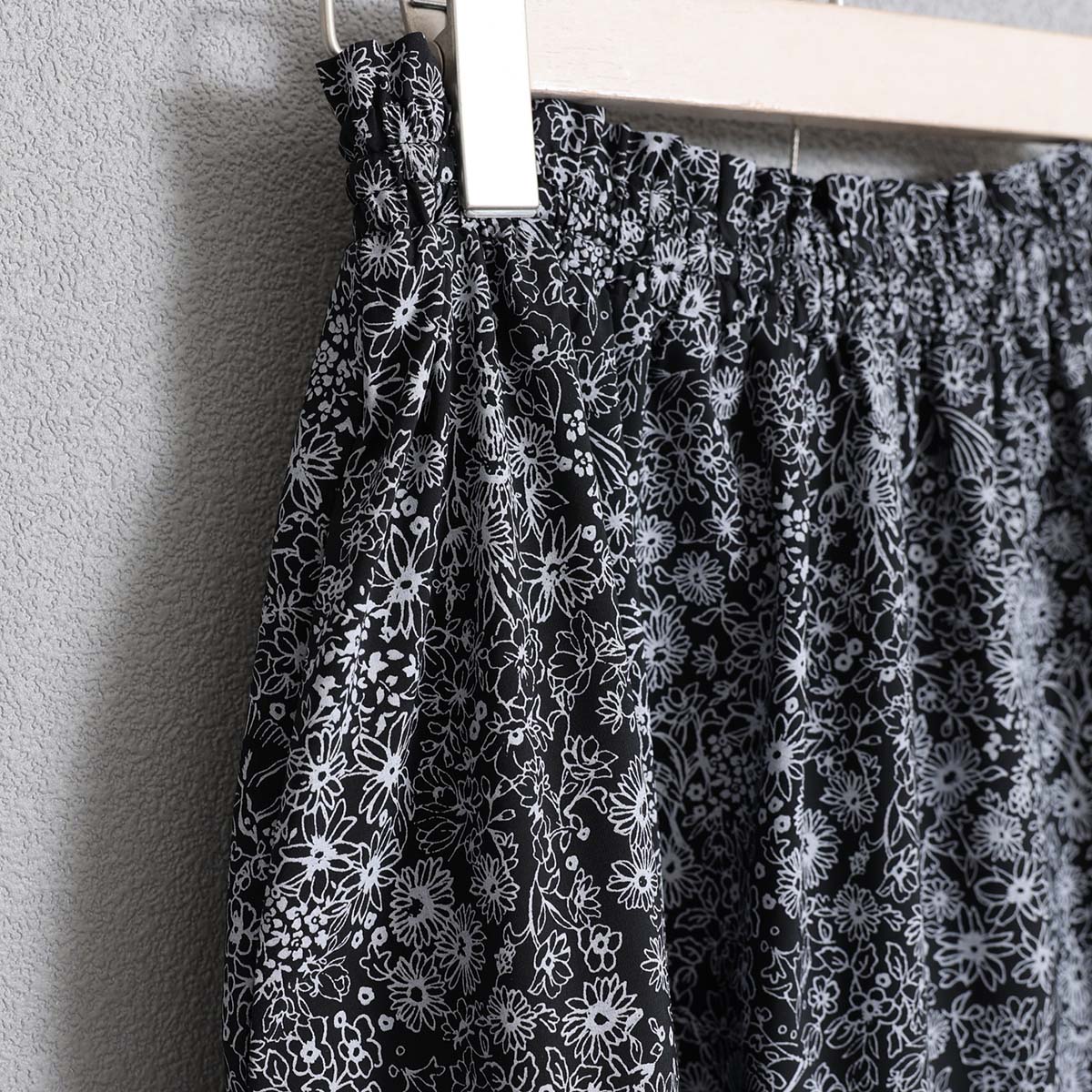 ５月上旬お届け予定『Robin flower』 Tiered skirt BLACKの画像