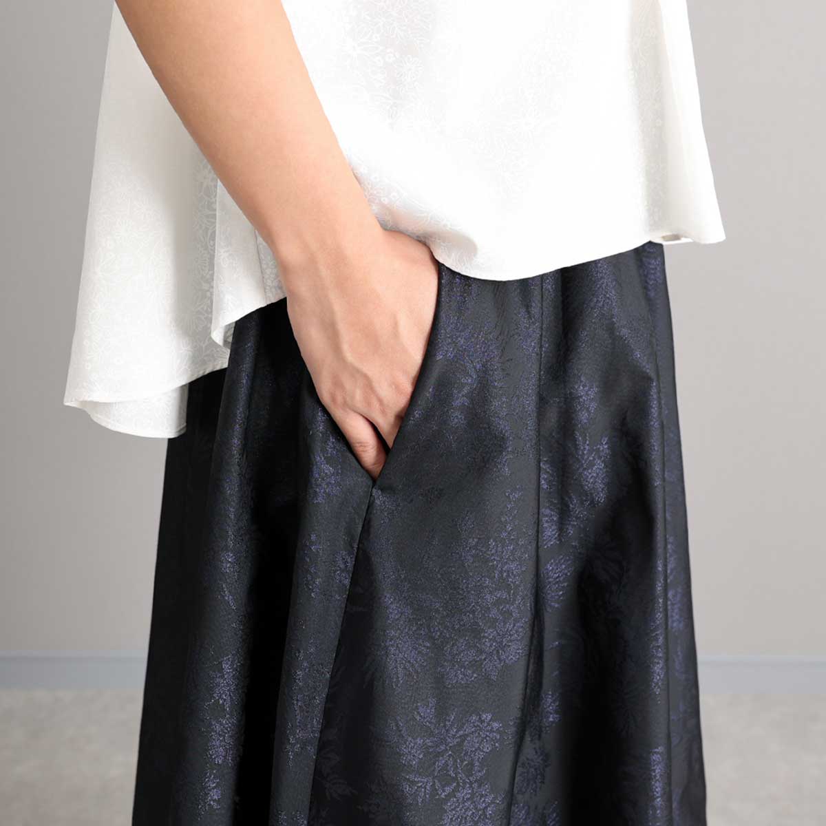 4月上旬お届け予定『Mary jacquard』 Flare skirt BLACK×NAVYの画像