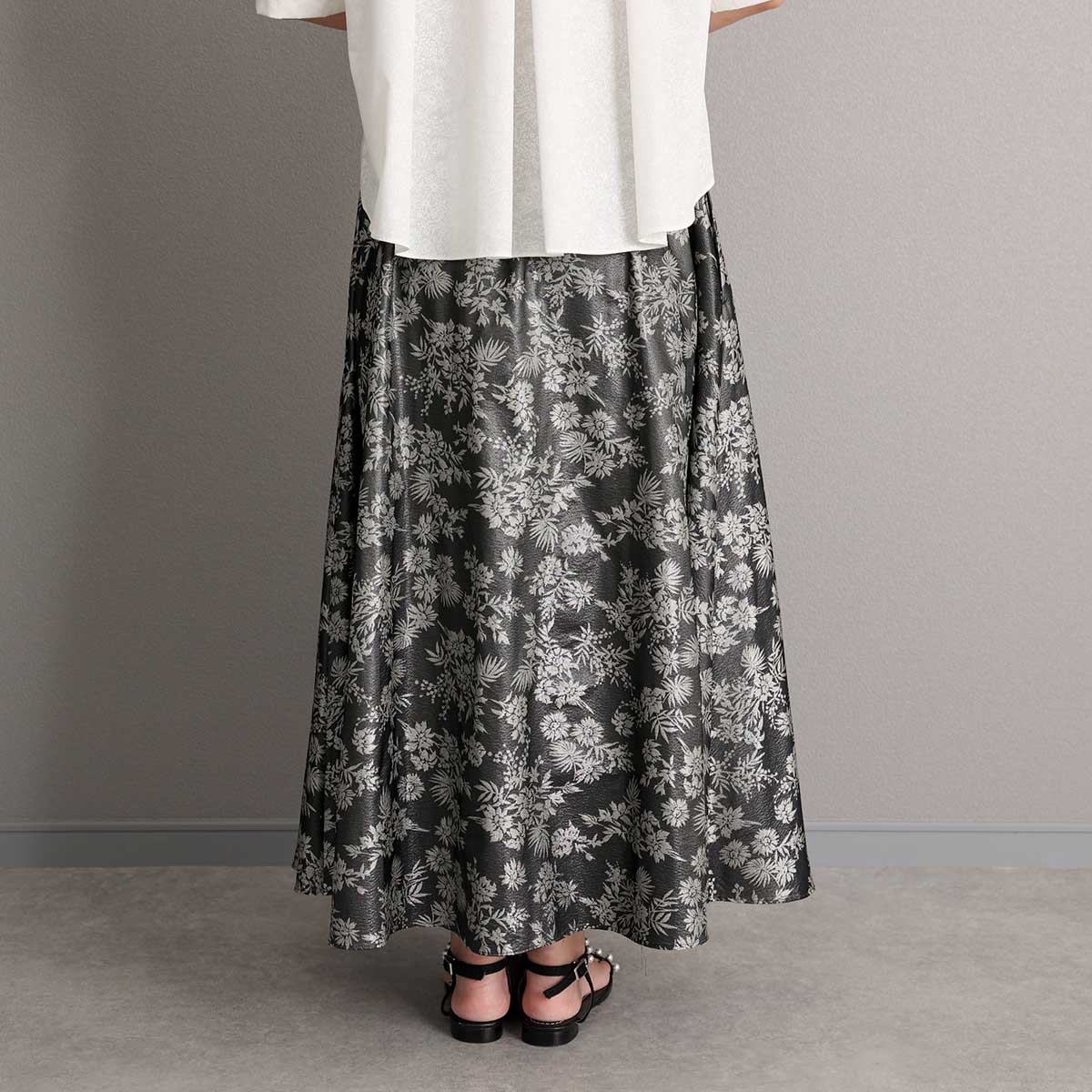 4月上旬お届け予定『Mary jacquard』 Flare skirt BLACK×ECRUの画像