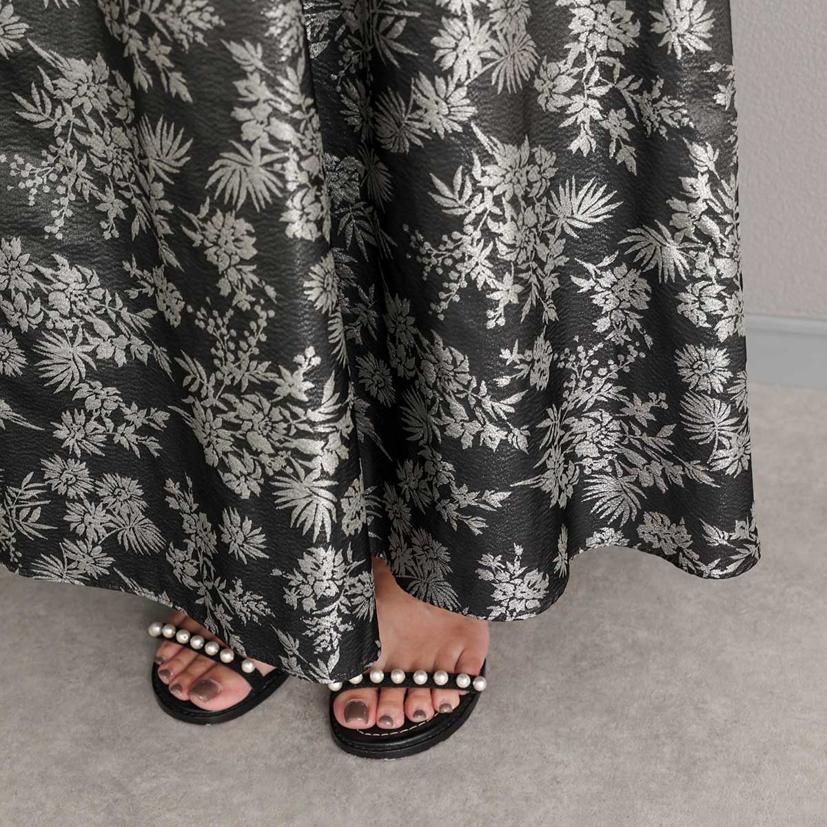 4月上旬お届け予定『Mary jacquard』 Flare skirt BLACK×ECRUの画像