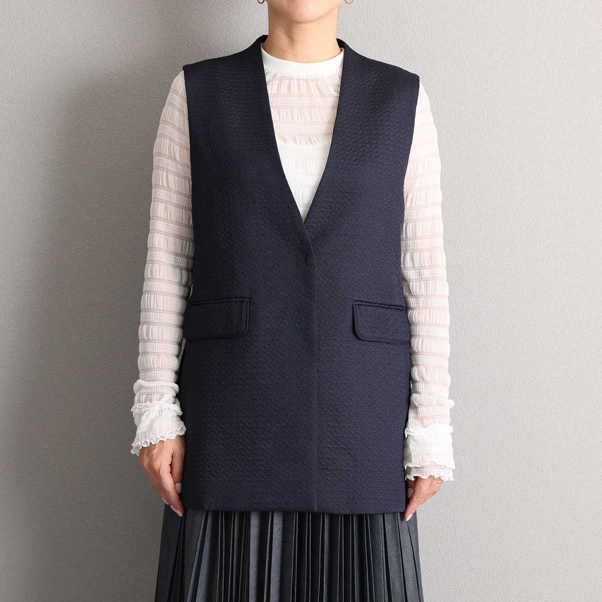 4月上旬お届け予定『Stella matelasse』 Short gilet NAVYの画像