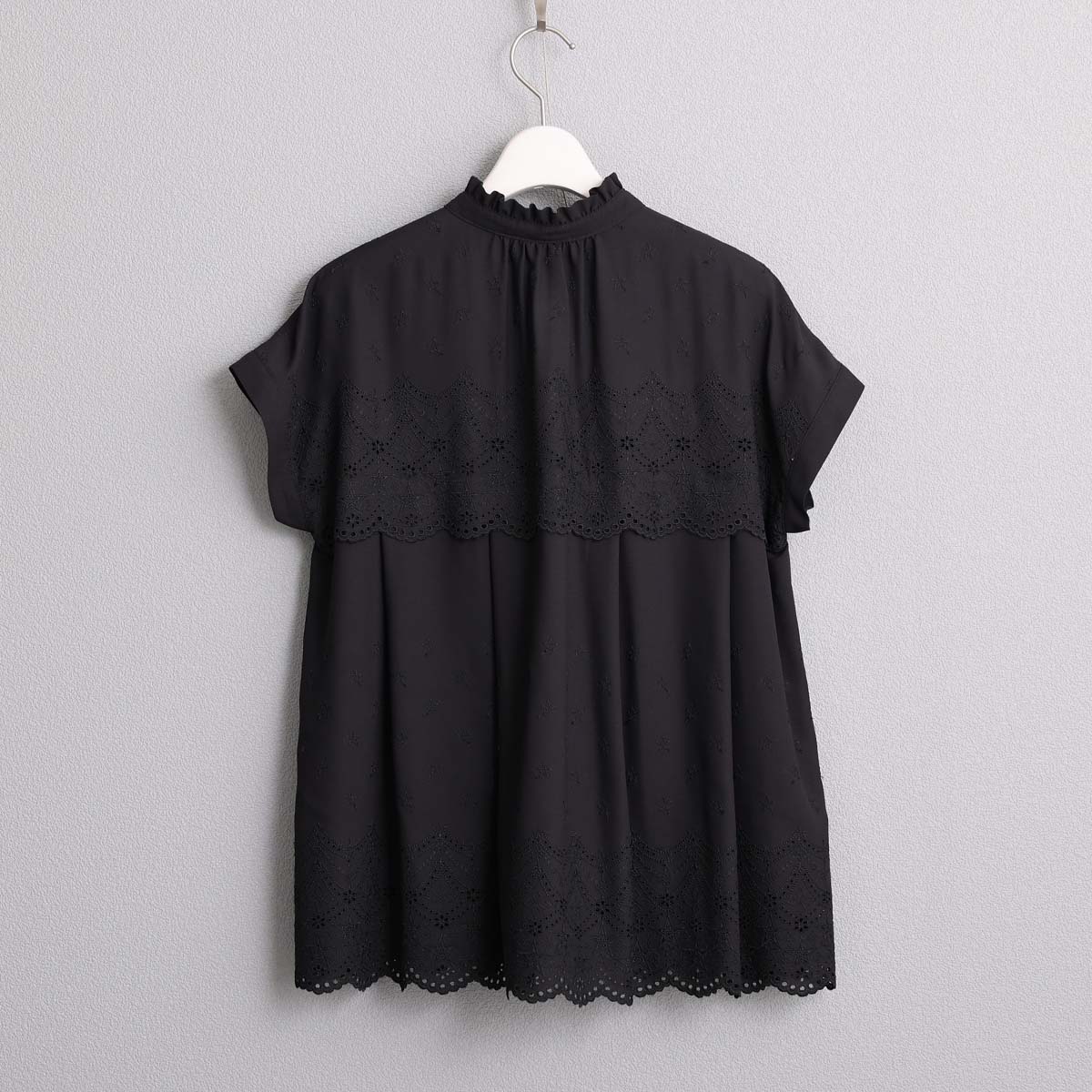 ６月上旬お届け予定『Stella scallop』 French sleeve blouse BLACKの画像