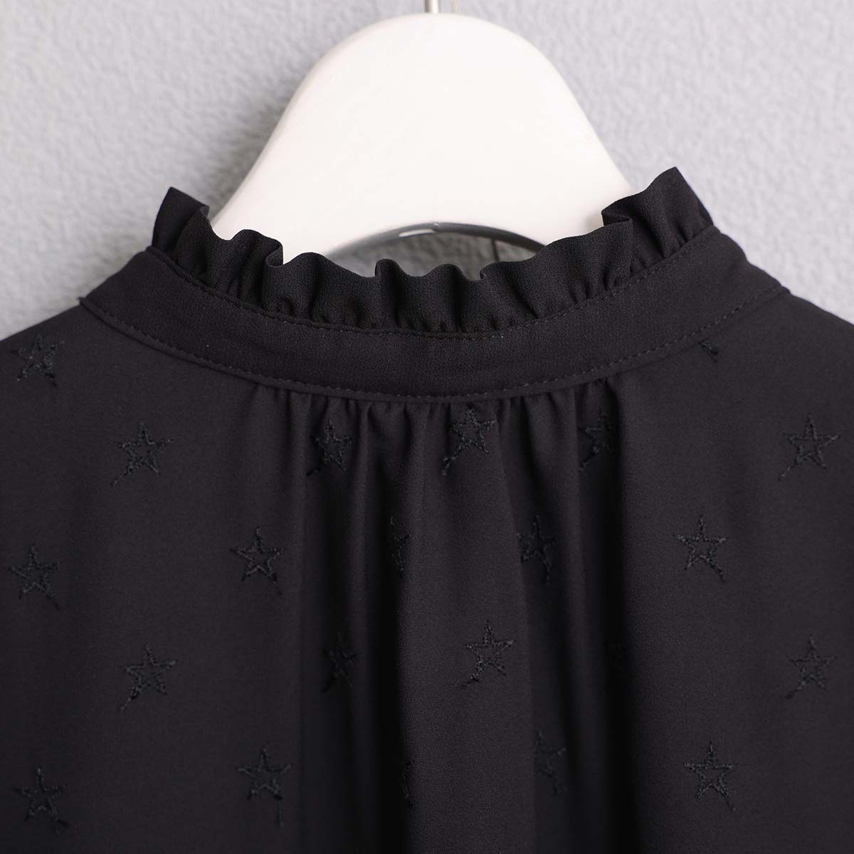 ６月上旬お届け予定『Stella scallop』 French sleeve blouse BLACKの画像