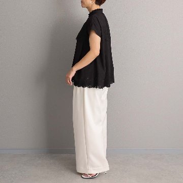 ６月上旬お届け予定『Stella scallop』 French sleeve blouse BLACKの画像