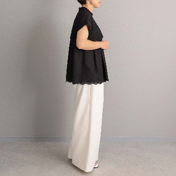 ６月上旬お届け予定『Stella scallop』 French sleeve blouse BLACKの画像