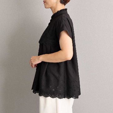 ６月上旬お届け予定『Stella scallop』 French sleeve blouse BLACKの画像