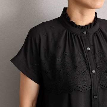 ６月上旬お届け予定『Stella scallop』 French sleeve blouse BLACKの画像