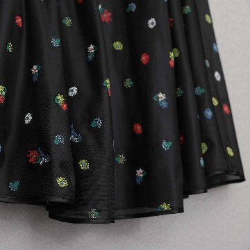 7月中旬～下旬お届け予定『Robin flower sheer knit』 Long skirt【全1色】の画像