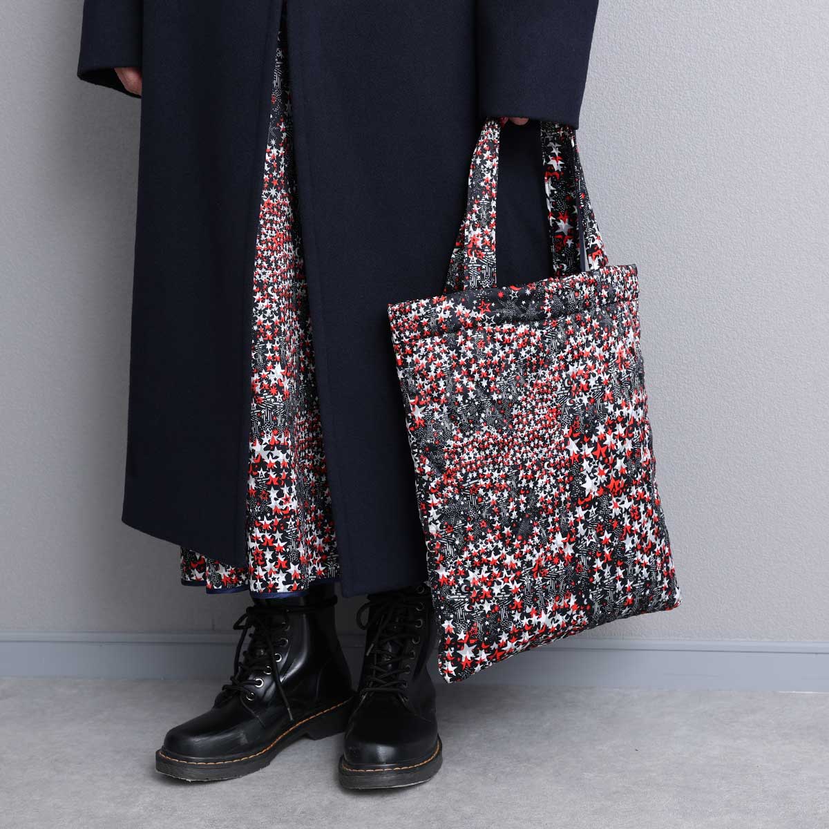 『fly me to the moon』 Quilt Tote Bag　NAVY×REDの画像