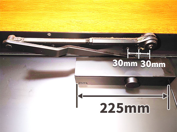 M600(M602/M600)横一線3つ穴-MIWA M600・M800シリーズ交換用ドアクローザーの画像