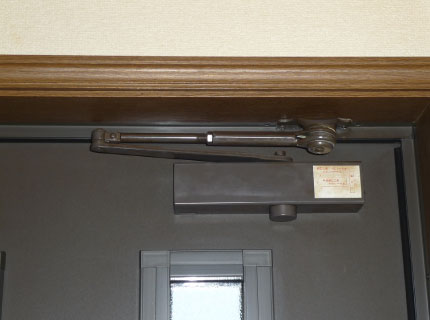 トステム（LIXIL）の玄関ドア-MIWA M600・M800シリーズの交換用ドアクローザー画像