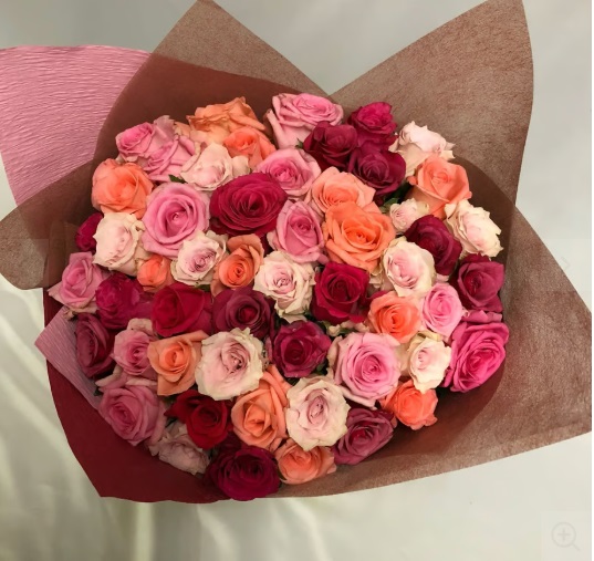 摘みたて　新鮮　生花　バラの花束60本　の画像