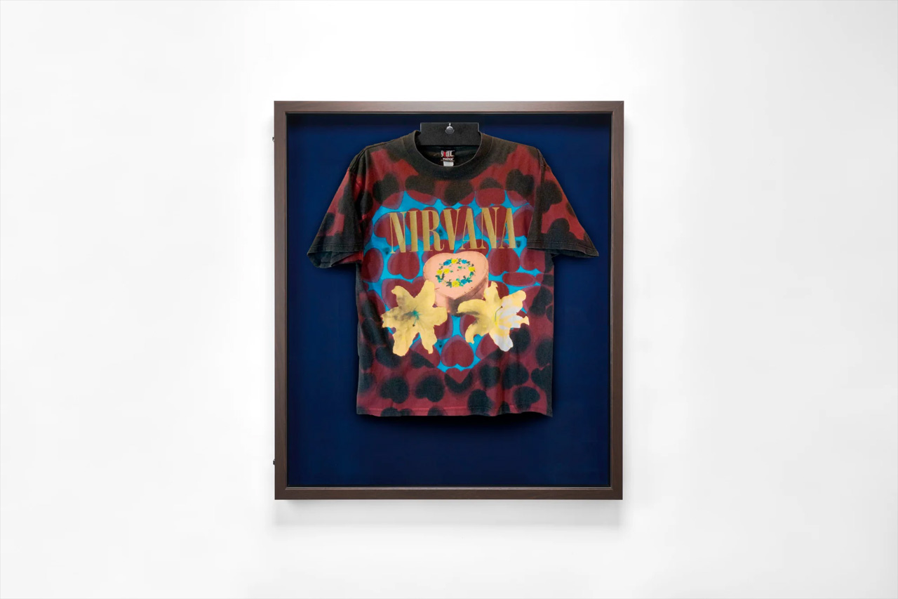 【メーカー直送品】アルナ 前開き式ユニフォームケース UVカットアクリル仕様 ユニフォーム・Tシャツ用額の画像